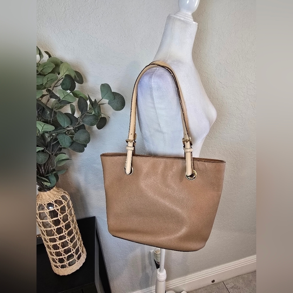 Michael Kors Jet Set Leather Medium Shoulder Bag - Picture 12 of 12